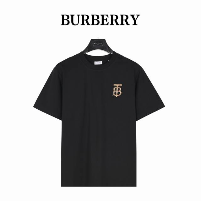 本地自取140（支持放店） burberry/巴宝莉 胸前格纹B字母短袖 所有细节完美还原。采用定制面料。添加杜邦公司Sorona(索罗娜）材料，亲肤性好、改善