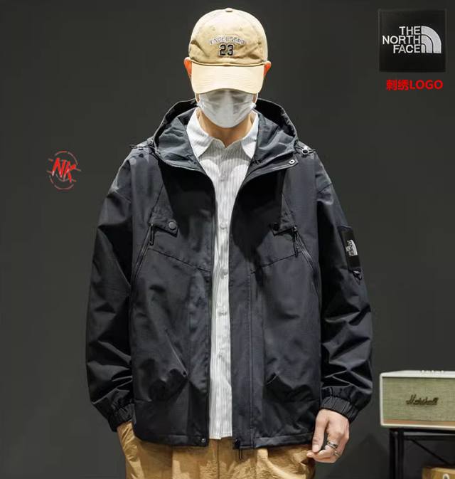 p230 刺绣Logo 防水面料 北面The North Face联名卡通神偷奶爸小黄人系列，海外秋季限定全新系列连帽冲锋衣防风连帽夹克外套连帽外套！ : 拼接