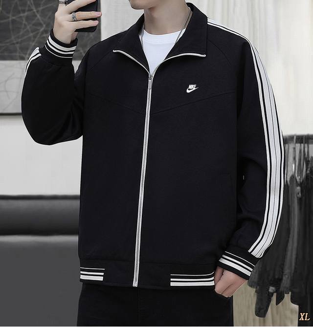 p180 耐克 独家实拍上新春季高品质夹克立领棒球服外套宽松休闲百搭潮牌风衣外套，真标可扫码，本季主打，货源充足，放心主推，高端品质，经典设计，做工出色，经典百