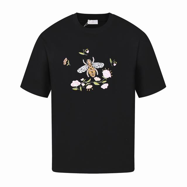 本地自取160 dior 迪奥刺绣卡通短袖T恤 *采用280G双纱对版定织定染面料 螺纹同缸定染零色差Oversize版 上身舒适 *立体刺绣图案让标识更佳吸睛