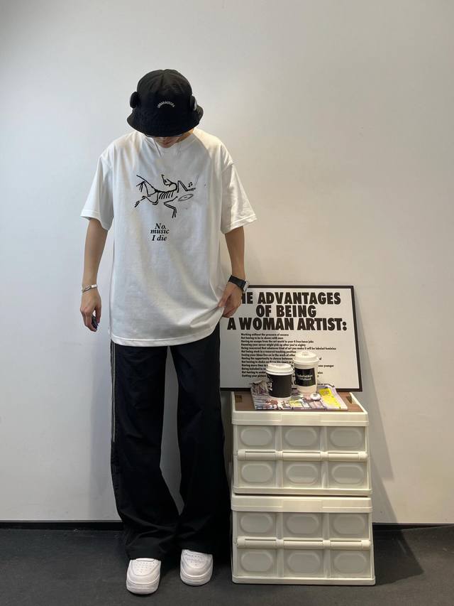 60 Ayc'teryx /始祖鸟新款经典大鸟Logo短袖T恤，男女休闲小鸟字母拉浆印花高端面料，重磅面料， 男女同款～ 颜色：黑色 白色 尺码：S～3Xl