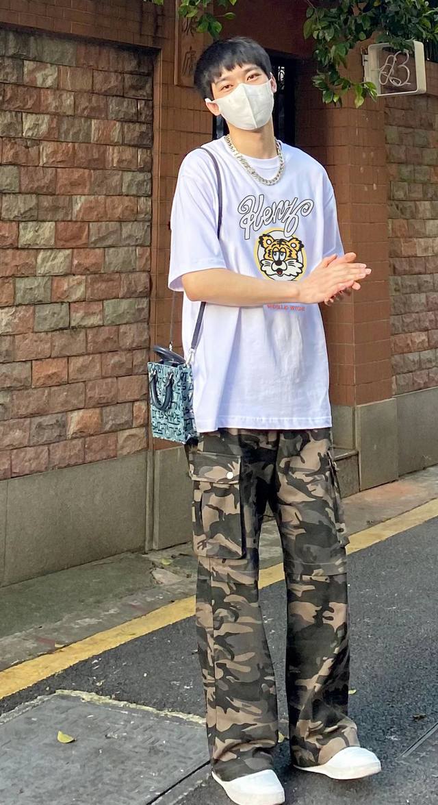 60 上新！Kenzo 新款图案短袖T恤，夏季必入单品！真的超酷！ 高密针织圆领设计，平整简约！亲肤透爽！T恤面料的柔软性舒适性无可挑剔！男女均可驾驭，打破性别