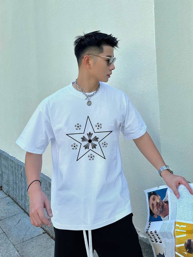 60 上新！克罗心经典短袖T恤，标志Logo极简的设计转化为服装语言，就如这件基础短袖T恤，有着极其细腻的面料质感，平淡中无处不透入极简高级质感！ 简单、个性、