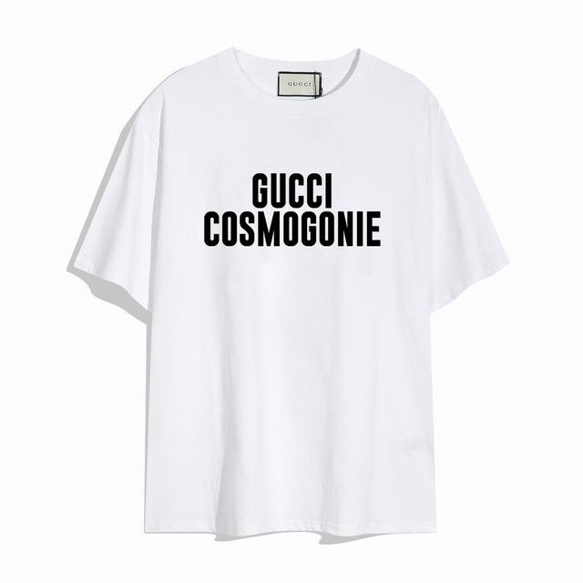 110 Gucci字母印花短袖T恤,设计看起来满满的高街范儿！版型剪裁特别有讲究！上身很洋气显瘦内搭外穿都看高密针织圆领设计，平整简约！亲肤透爽！T恤面料的柔软