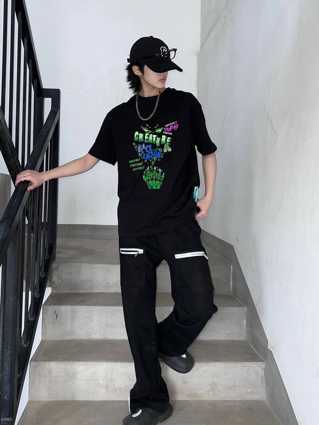 110 Versace/范思哲爪子字母印花短袖 上身图