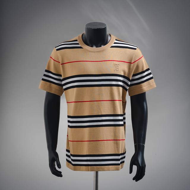 本地自取210 burberry/巴宝莉24Ss春夏新款条纹拼接针织短袖T恤 精工细作舒适与透气性备受青睐独特色调巧妙运用时尚线条设计意大利进口羊毛针织面料绒面