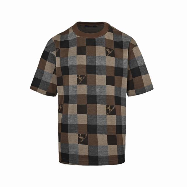 本地自取: 170 louis Vuitton/路易威登 25Ss 棋盘格短袖 非常时髦前卫的一款男女同款短袖，标识Logo图案工艺修饰其吸睛度完全不亚于任何式