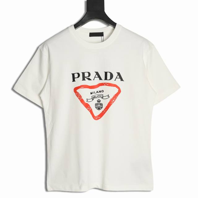 本地自取200 prada 普拉达 25Ss 三角皇冠短袖T恤 面料经过2次高温缩水固色 不变形不缩水不起球 26支280G紧密双纱面料 配320G双纱拉架十字