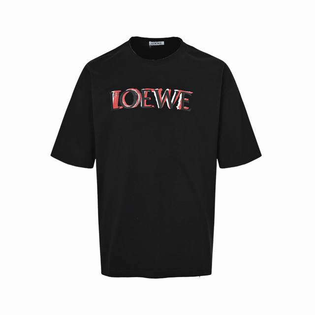 本地自取: 160 loewe/罗意威 24Ss 彩绘字母短袖 面料采用定制240G 26支特滑双股精棉平纹高密无尘全棉布料。前幅高密度加厚，走线平整，代工品质
