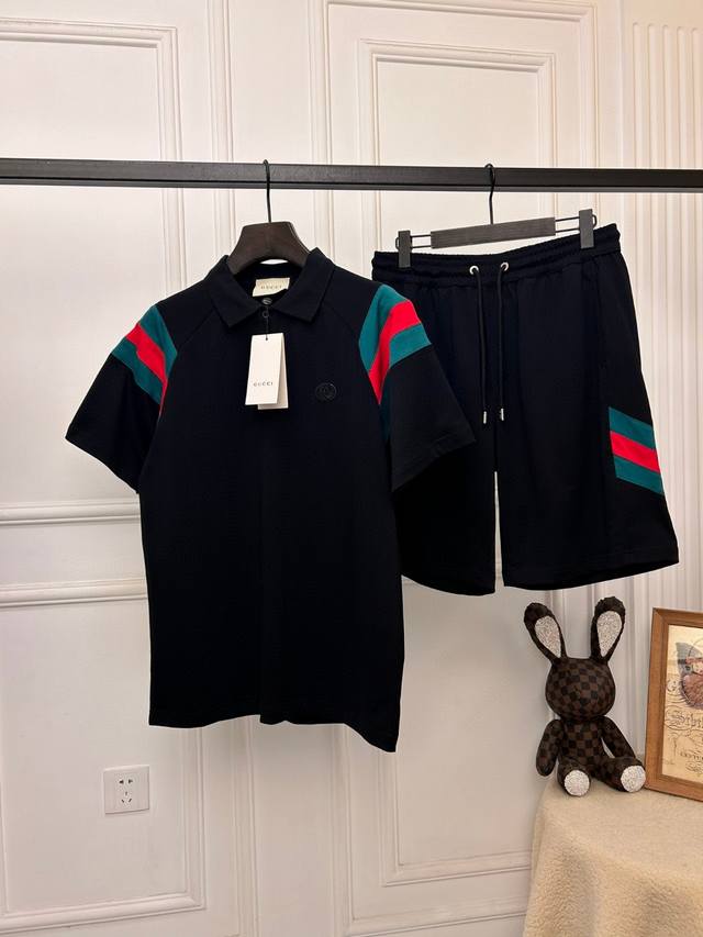 新品古驰Gucci专柜同款套装衣服P210,裤子P210可拆开出售、Gucci2024新款短袖+短裤套装，这款绝对是男装单品中的功勋主角之一，属于极为经典的代表