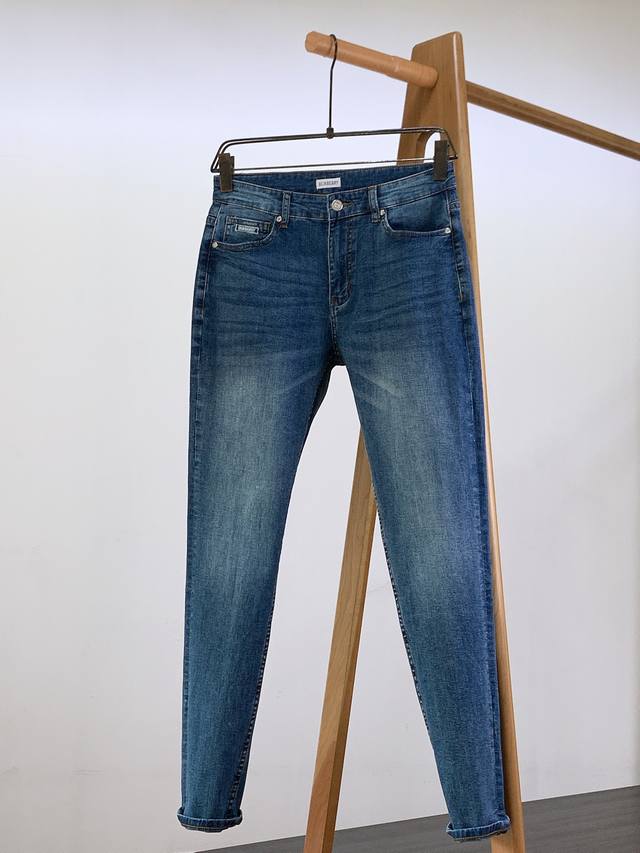 p250 burberry 巴宝莉 2025Ss春夏新品 高级时装感，休闲洗水牛仔裤。 面料很特殊，超细精仿棉纱混纺，超柔舒适感。 具备牛仔随性感 ,休闲感 ,