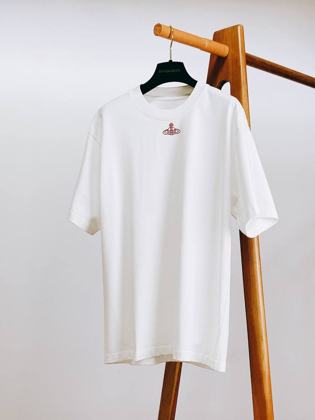 p220 vivienne Westwood 薇薇恩·韦斯特伍德 2025Ss春夏新品 重磅级尤物单品，官网在售系列。奢侈一线大牌的御用面料厂织造，手感柔软舒适