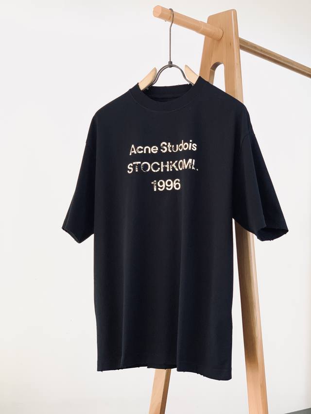 p220 acne 艾克妮 2025Ss早春新品 ac家族标志性字母印花极简百搭T恤，男女同款Ov宽松版型长绒棉短袖。代工珍品，同步柜台发售款式，本年度Ac家族