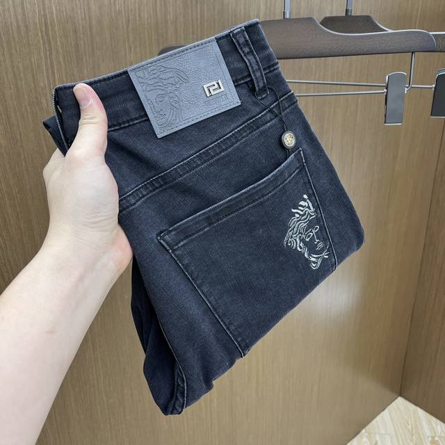 p270新款 Ver 2570春夏新款男士休闲牛仔裤，顶级品质！渠道订单，官网同步出售！！原厂订制牛仔全棉材质！适合休闲/正装各种搭配～日常通勤的极品！！Ftd