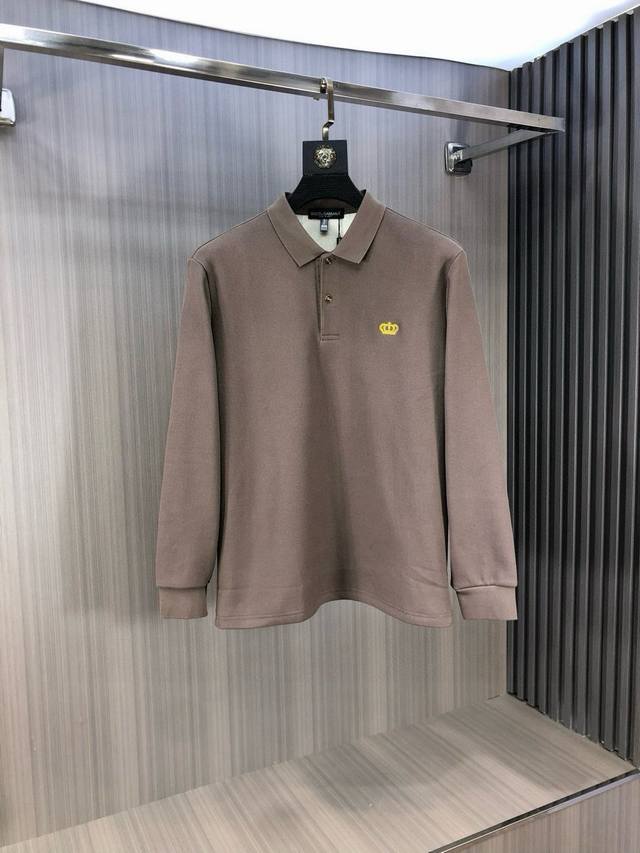 p260 Dg。内里加绒 专柜大爆款Polo长袖T恤绣花工艺休闲时尚外穿 内搭必备款，定制进口朱地棉面料，面料手感细腻，贴身舒适不扎肉，上身版型好 穿着保暖，专