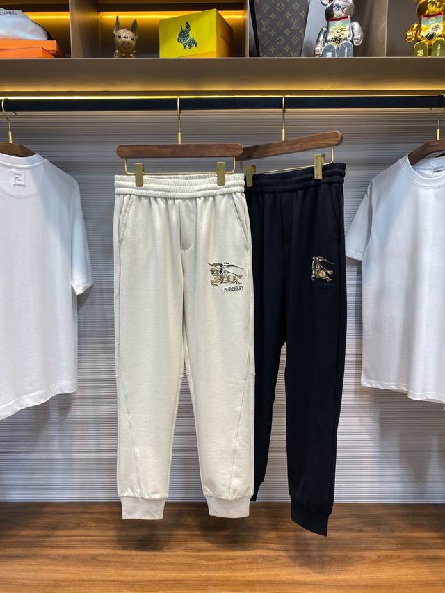 p270-Bu25Ss春夏新款顶级针织棉布抽绳束脚卫裤，男士格纹战马贴布刺绣时尚运动休闲长裤！贸易公司渠道稀出，领先官网发售！B家新款卫裤推荐，它的每一个细节都
