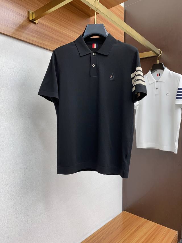 p290 Tb 2025春夏新款首发专柜最新款翻领Polo 短袖伊利特T恤 高端订制 设计前卫时尚！品牌Logo重工艺设计 高端定制丝光棉面料.手感柔软.穿着舒