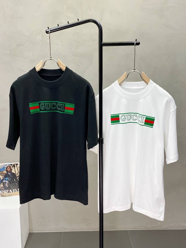 p170。Gucci古驰独家专供新款原单男士休闲春夏短袖 高端定制 高端版本 时尚百搭爆款进口面料 手感超柔软细腻 穿着亲肤舒适 高端精品 代工厂精细做工 上身