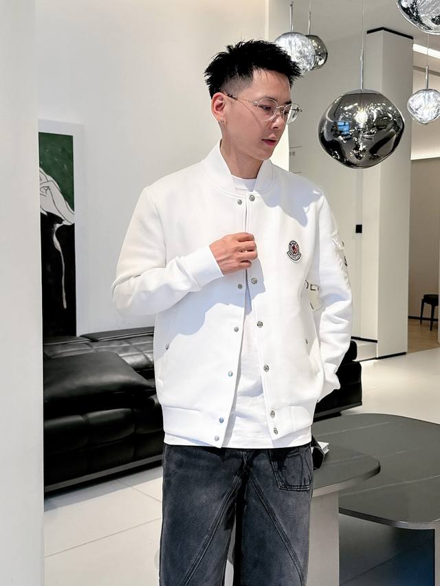 p390 蒙口 2024秋冬最新爆款立领外套 面料精选高支高密双股空气层长绒棉 手感超级舒服 Logo精选全进口环保材质 超级漂亮M-3Xl