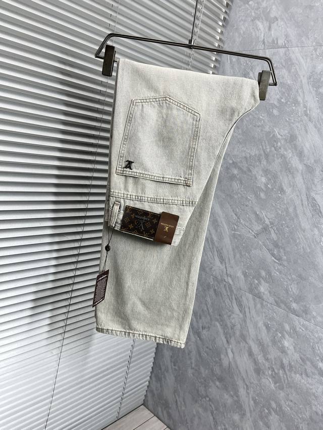 p250 l‘’Ss25春夏新款男士牛仔裤 面料弹性好。独家发售 官网同步 时尚优雅 采用原色酵母水洗工艺 H精选进口重磅丹宁牛仔面料 配专柜五金装饰 M真皮皮