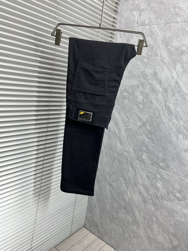 p200 芬‘’2025年春季新款原单牛仔裤！意大利奢侈品男士牛仔裤 选用进口水洗丹宁布 精致的专柜五金，上等真皮皮牌 Ss13 一流洗水工艺 Ykk大牌专用拉
