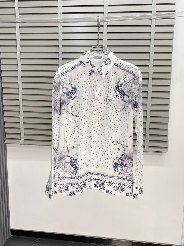p310。Dior迪奥独家专供新款原单男士休闲春夏衬衫 高端定制 高端版本 时尚百搭爆款进口面料 手感超柔软细腻 穿着亲肤舒适 高端精品 代工厂精细做工 上身非
