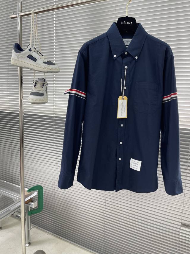 p250 -Tb 经典款牛津衬衫 全新升级牛津纺面料，春夏最舒服的天空蓝，Tb明星产品，简单干净，休闲舒适百搭，经典好穿！ 衬衫永不过时款“双袖三色织带衬衫”