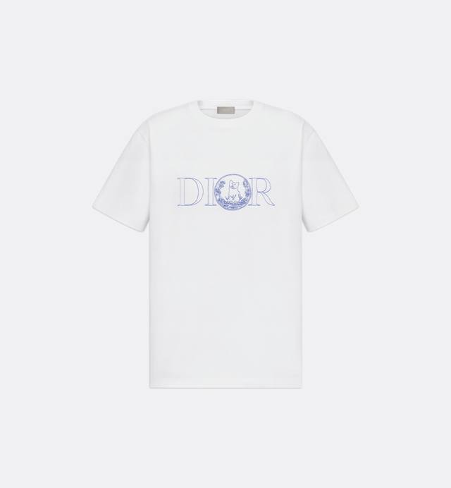 p190。Dior25Ss新款宽松版型T恤衫，这款T恤展示来自本季Dior And Hylton Nel 联名系列的标志。采用蓝色棉质平纹针织面料精心制作，经典