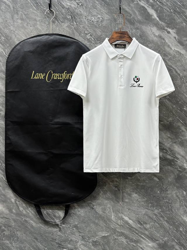 p260。 Lp# 2025春夏新款首发专柜最新Polo衫 高端订制 设计前卫时尚！品牌Logo重工艺设计 高端定制230克面料.手感柔软.穿着舒适.专柜级别精