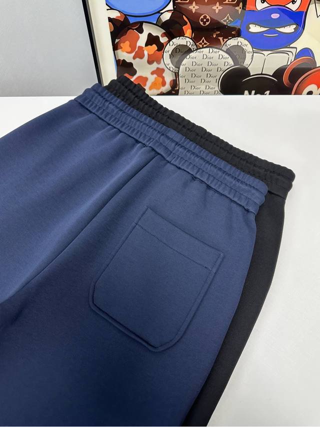 p170。P普家25Ss早春最新品，男款卫裤长裤重工欧货，独家定制空气棉弹力面料质地，自带弹力，面料柔软舒适，不掉色，久洗也不变形，早春最新品男士休闲束口休闲运