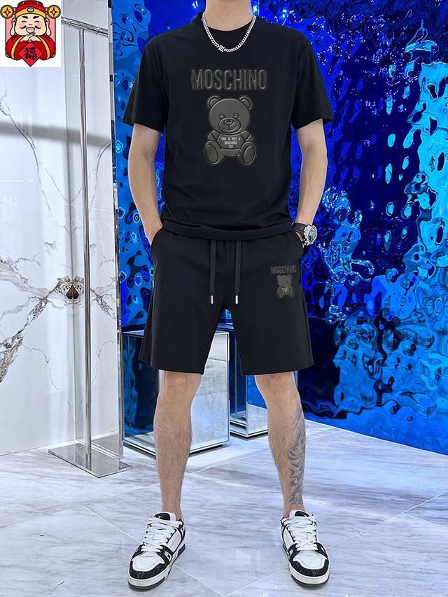 直批170 品牌【Moschino 莫斯奇诺】 2025新款男士短袖短裤套装！官网同步销售！市面高端版本！手感细腻柔软！让你穿着更加舒适！立体裁剪版型超赞！尺码