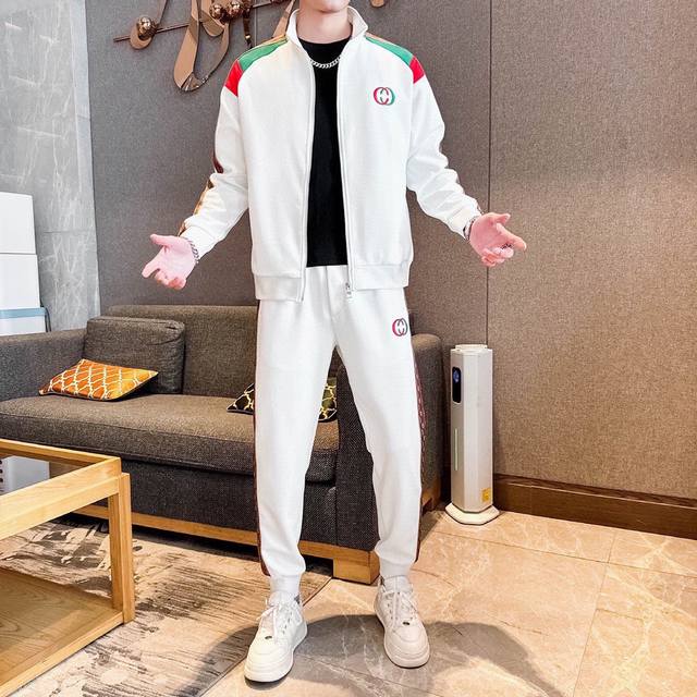 直批300 【Gucci古奇】爆款套装来袭 专注官网原版 2025全新爆款开衫卫衣套装 原单狠货倾注顶级设计师的精心之作 就为一个贴合、完美的上身效果 全天然优