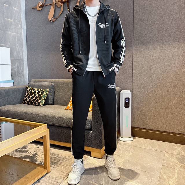 直批300 【Balenciaga巴黎世家】爆款套装来袭 专注官网原版 2025全新爆款开衫卫衣套装 原单狠货倾注顶级设计师的精心之作 就为一个贴合、完美的上身
