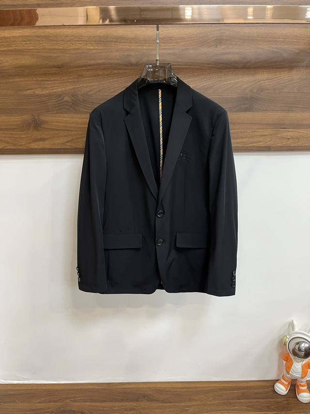 主推P470 Burberry 2025Ss早春新款发布巴宝莉西装外套，春季爆款单西外套，穿上就是舒适自在又显瘦的存在，慵懒而随性，结合干净简单的色系就特别耐看