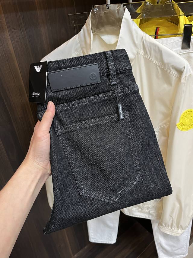 主推P270 Armani 2025开春独家专供新款阿玛尼潮男时尚休闲裤，秋冬新款裤子 高端欧版原单潮流时尚休闲裤子 透气舒适度高，细节无可挑剔，品牌元素设计理