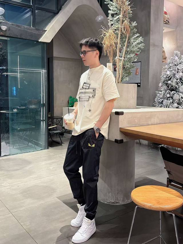 p240 Fd* 5S 春夏新款休闲裤 品牌经典绣花Logo ，舒适度极好，手触感强烈。辨识度极高 定制进口面料 色泽清新 做工精细【：码数】 M - 4Xl