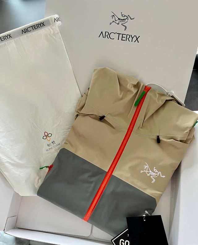 p420 Arcteryx 始祖鸟X松赞2.0联名款 冲锋衣 颜色：南迦巴瓦 多色拼色 尺码：S-Xxl 南迦巴瓦 系列 Beta Lightweight Ja