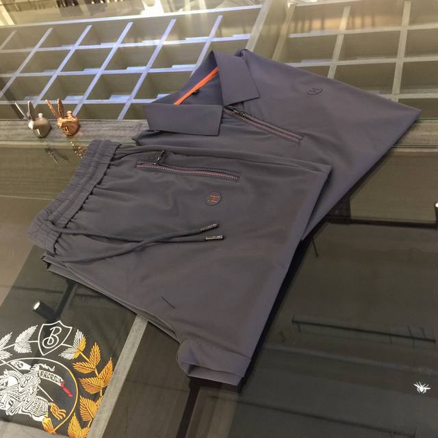 p460/套 上衣细节图H家胖哥哥福音2580夏季新款发售。经典简约款套装，私密渠道流出，外贸公司订单，国内一线代工厂出品，奢华经典设计，都市生活，品质一流！简