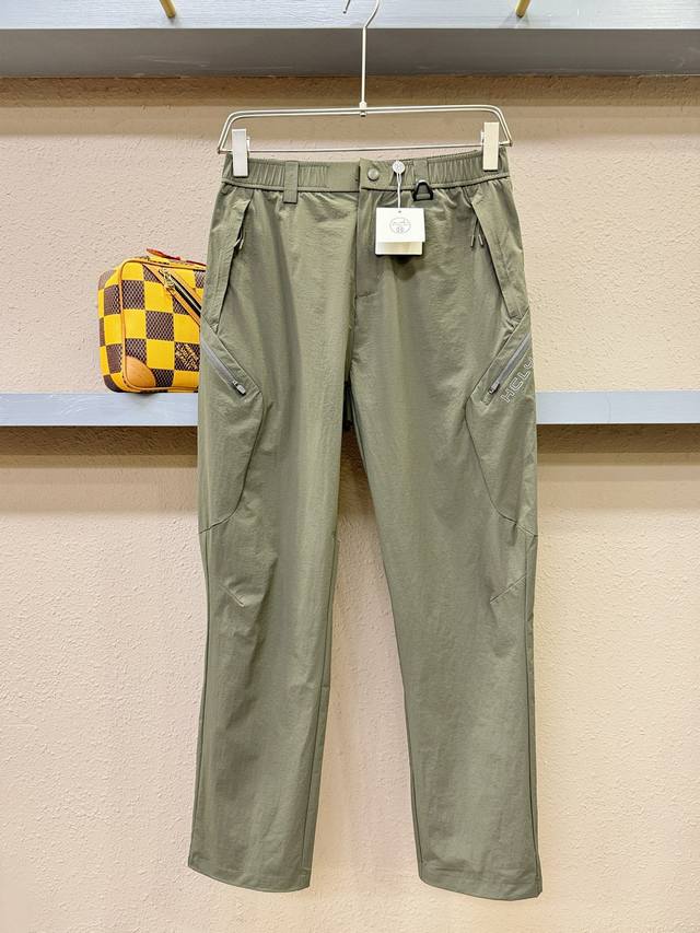 p310 HermèS爱马仕 2025新品爆款休闲裤，定制进口面料，柔软舒适有质感，原版五金配件，非常炫酷细节处理精致，上身效果超级无敌赞，潮流百搭。尚选面料匠