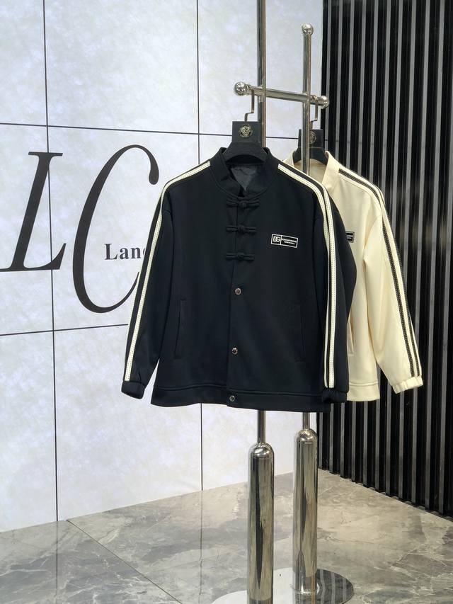 。P340。D&G。25早春新品发售夹克外套，休闲日常穿搭！上身修饰身形、将时装美学和新都市商务休闲概念完美融合，通体将意式的极简、干练和户外功能性风格极致诠释