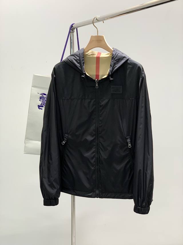 p430，Burberry 巴宝莉，2025春季最新品，专柜同步有售，原单狠货，时尚休闲两面穿连帽外套，进口原版面料，上身舒适透气，顶级压胶工艺字母图案装饰Lo