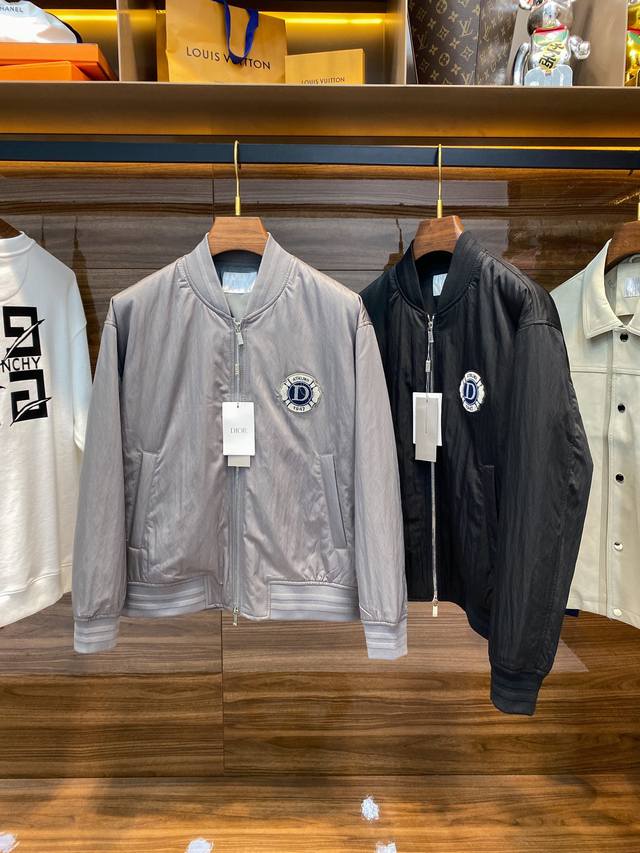 p500 Cd25新款经典棒球服立领棉服夹克，男士时尚牙刷绣1947徽章标识棒球服拉链棉衣外套！贸易公司渠道稀出，领先官网发售！D家全新棒球领棉衣，以其优质的材
