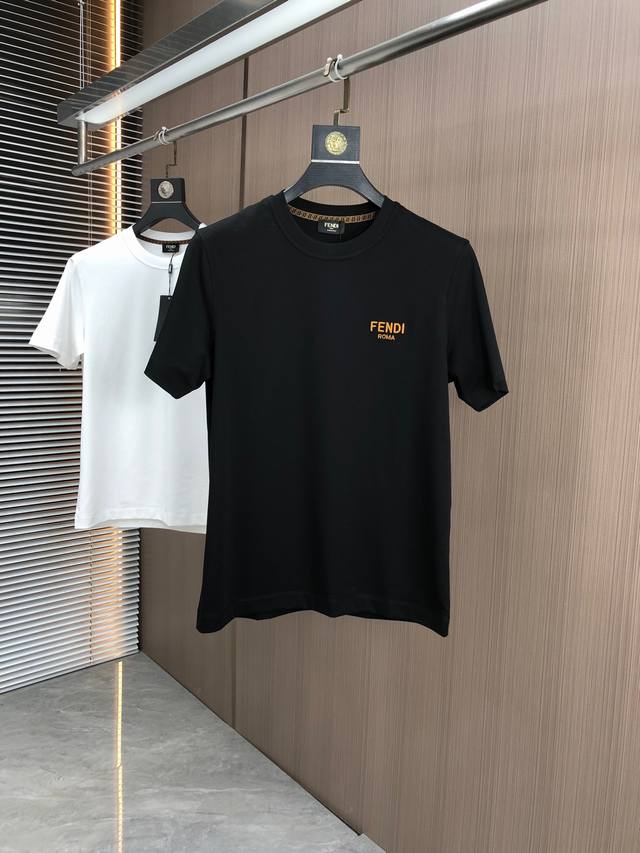 P260 芬迪 2025春夏新款首发专柜最新款短袖圆领T恤 高端订制 设计前卫时尚！品牌Logo重工艺设计 高端定制丝光云朵棉面料.手感柔软.穿着舒适.专柜级别