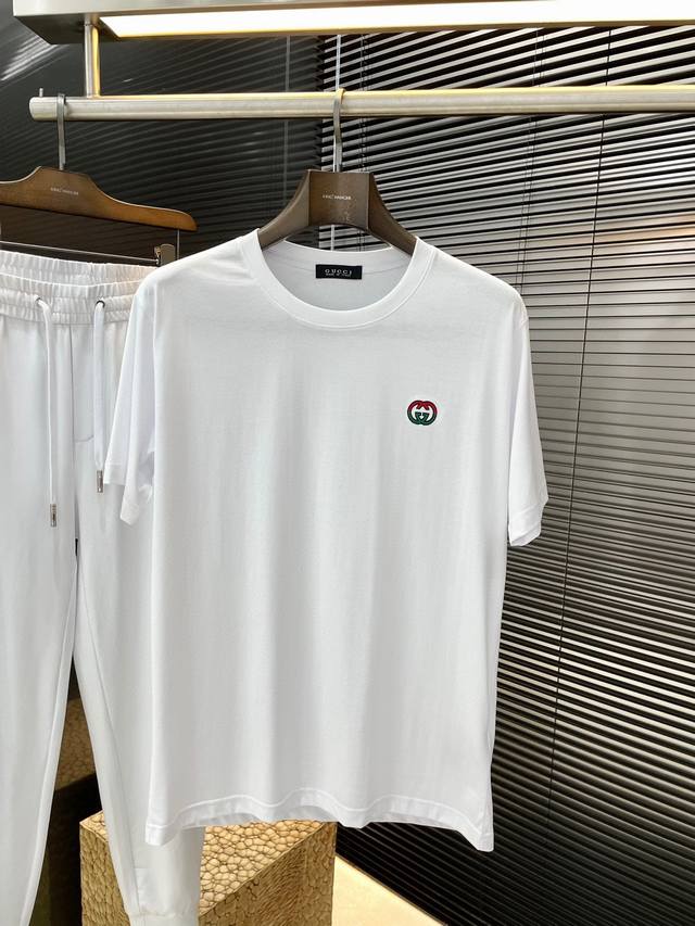 p430 套装！ Gucci （古驰 ）重磅推荐！25Ss春夏新品 十足腔调 上身非常的赞 超有型 绝对是吸引回头率的利器！时尚潮流套装。采用进口棉面料，舒适度