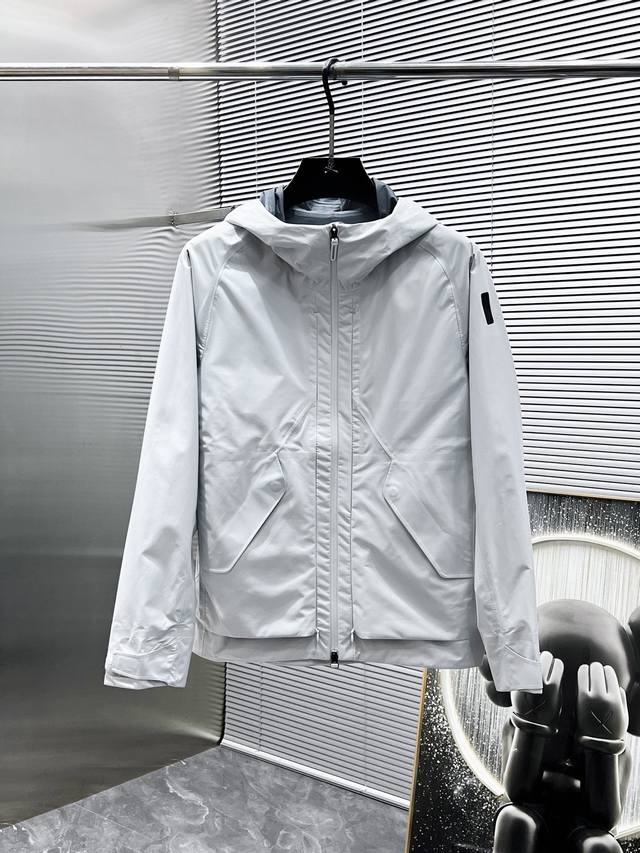 p430 迪桑特 2025新品夹克外套，时尚帅气，简约百搭款，胸前精致图案Logo，定制原版面料，不仅挺括，保持潮流的廓形，又穿着舒适，纱织更细腻，码数M-Xx