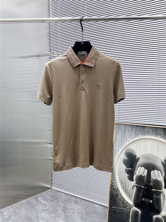 p260 爱马仕 2025Ss夏季新款 翻领短袖T恤 Polo衫，高端版本！专柜定制面料 透气舒适度高，细节无可挑剔，品牌元素设计理念，体现高品质。手感细腻柔软