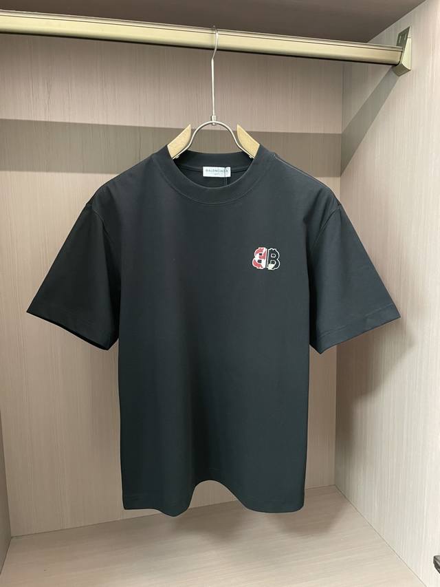 p250 巴黎世家 2025春夏新品，优选特定原版开发330支双股精棉平纹面料，上身挺阔舒适度佳，外穿内搭随意搭配，男女同款 尺码S-Xxxl