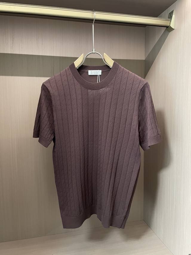 p330 bc 2025春夏最新男士圆领短袖针织衫，精选针织棉质面料制成， 80支超柔长绒棉，16针密致针法，纹理清晰，紧密不易变形，质感软糯亲肤，尽显高端奢华