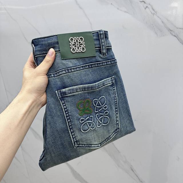 p290 Loewe·罗意威 高端定制、2025早春最新款牛仔裤 柜台同步发售 原版定制复刻 客供五金辅料 原单品质 进口牛仔固色面料有弹力 做工走线精细 上身