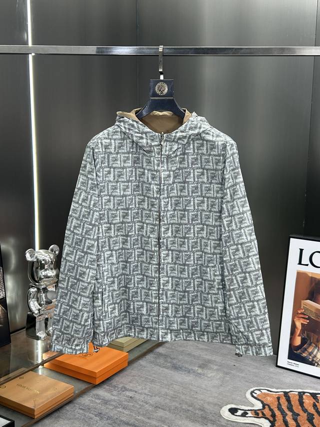 #Che P330 Fendi 芬迪 24Ss早春新款双面穿夹克，男士经典休闲夹克外套！贸易公司渠道稀出，领先官网发售！早春最新上线的夹克单品，经典元素结合实用